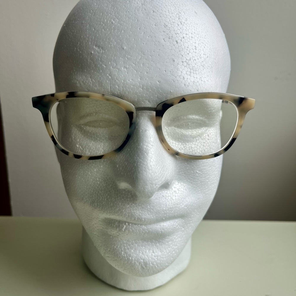 Elegant Tortoise Shell Glasses for Women